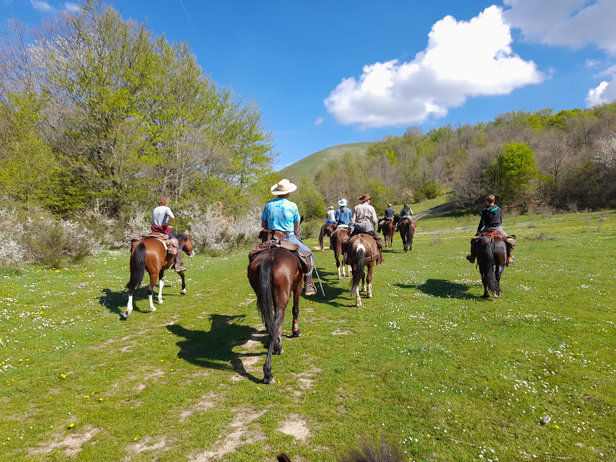 6 Aprile una giornata di festa a cavallo  tra amici con pranzo in agriturismo